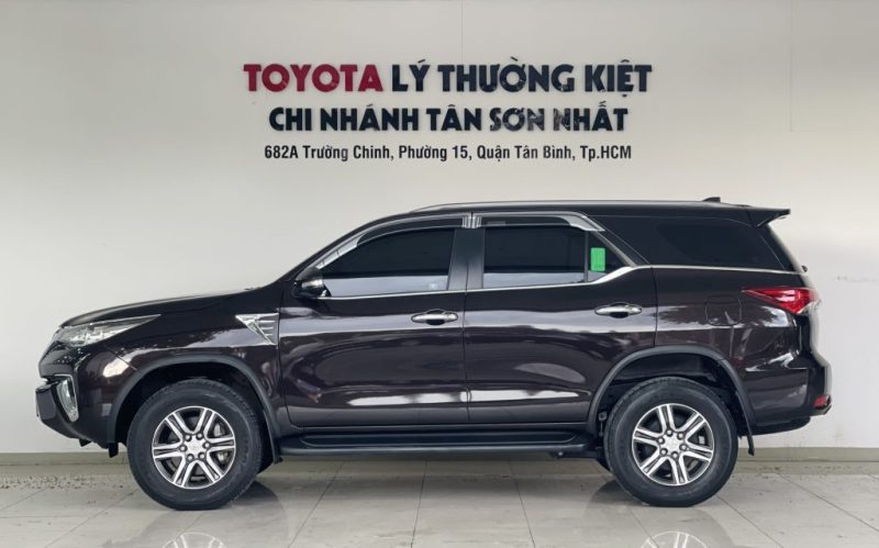 Toyota Fortuner 2.7At 4X2 2017